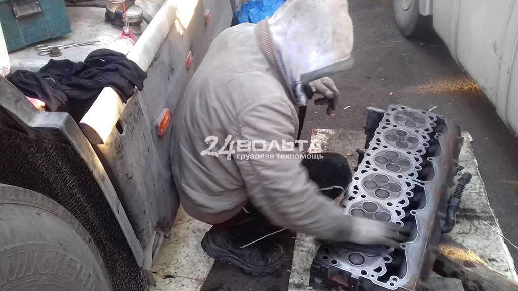 Замена прокладки головки блока цилиндров Даф Замена прокладки ГБЦ Даф